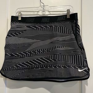 Like new!  Stunning & Stylish Nike Golf skort!  Perfect for summer activities!